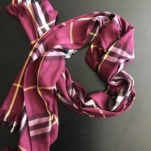 Maroon plaid scarf, only worn ☝🏼 great condition!